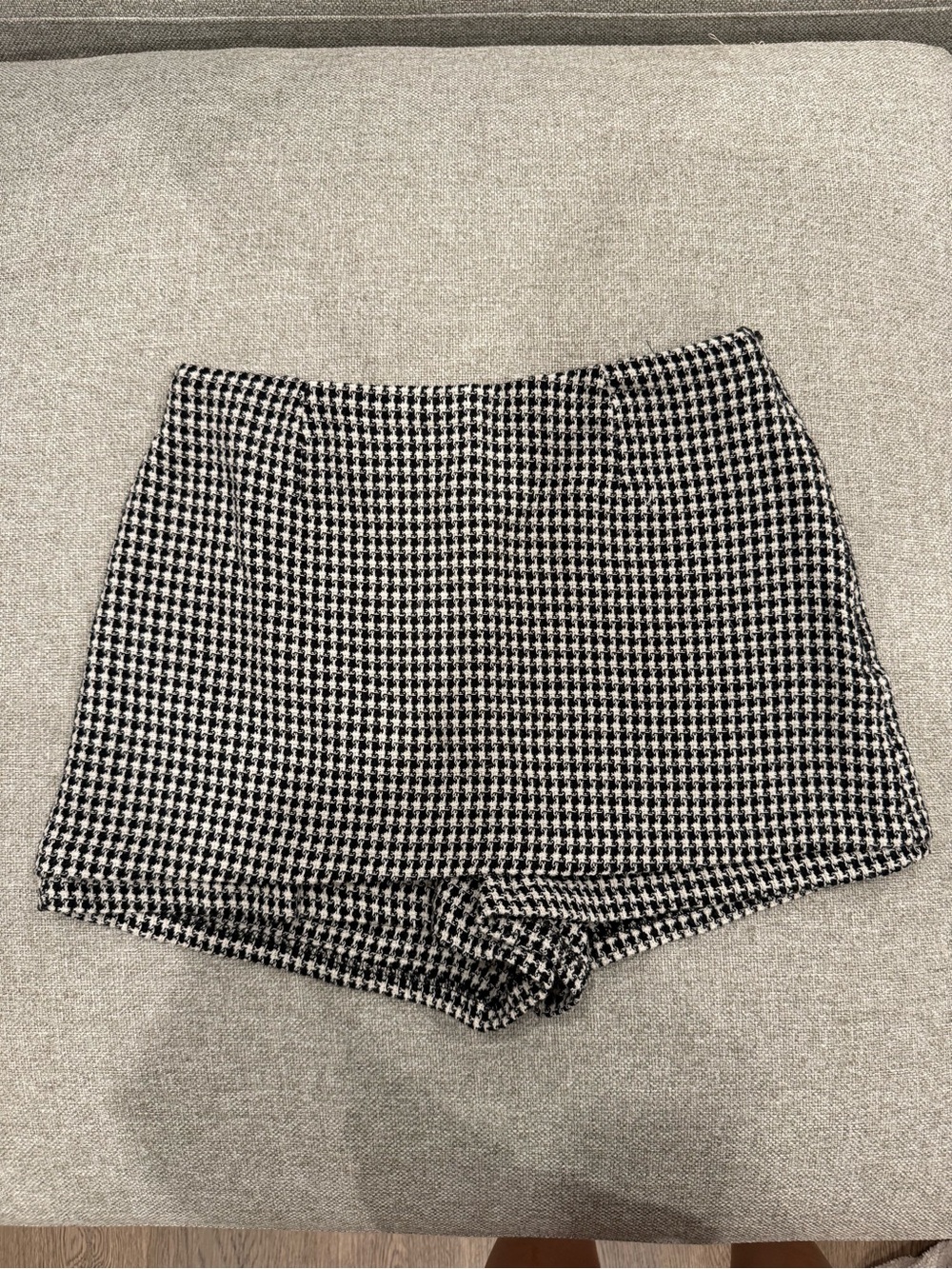 Zara High-Waist Houndstooth Skort — Black & White